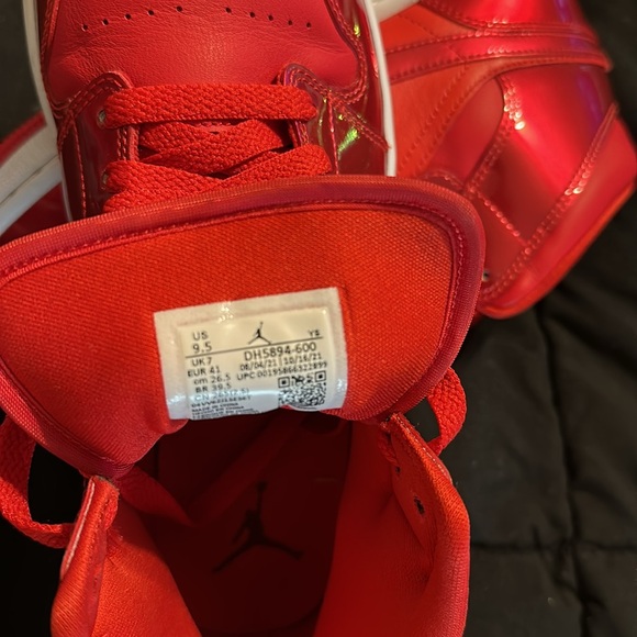 Metallic Jordan 1’s - Picture 7 of 7